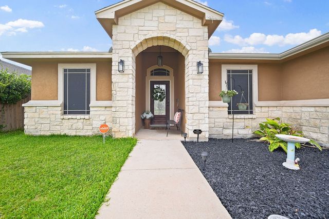 2015 Chesapeake Bay Dr, Portland, TX 78374