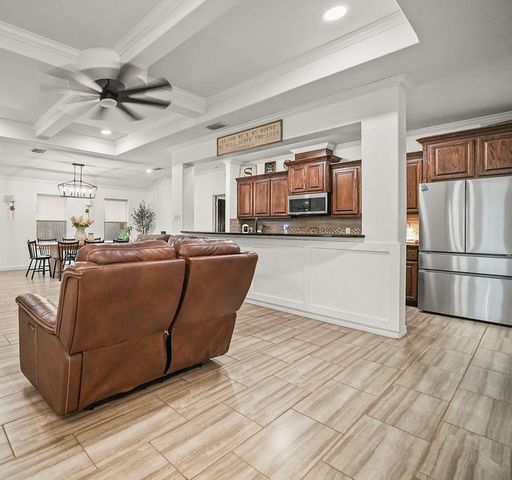 2015 Chesapeake Bay Dr, Portland, TX 78374