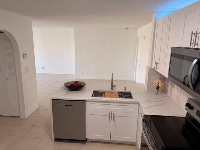5661 Riverside Drive 203b7, Coral Springs, FL 33067