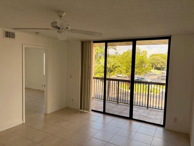 5661 Riverside Drive 203b7, Coral Springs, FL 33067