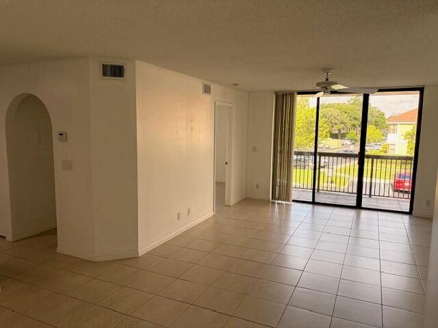 5661 Riverside Drive 203b7, Coral Springs, FL 33067