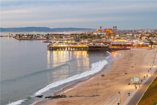 565 Esplanade 202, Redondo Beach, CA 90277