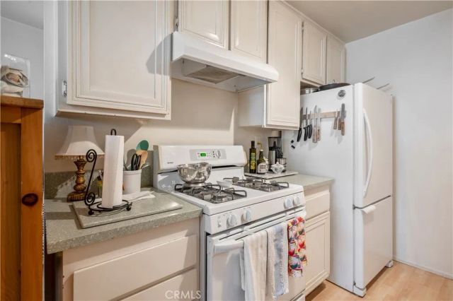 565 Esplanade 202, Redondo Beach, CA 90277