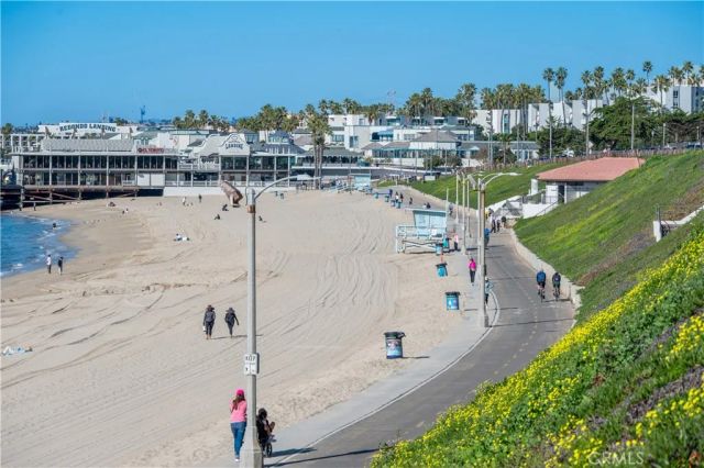 565 Esplanade 202, Redondo Beach, CA 90277