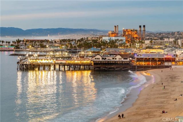 565 Esplanade 202, Redondo Beach, CA 90277