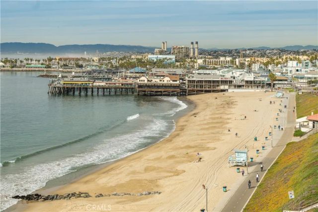 565 Esplanade 202, Redondo Beach, CA 90277