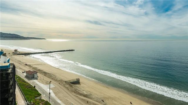 565 Esplanade 202, Redondo Beach, CA 90277