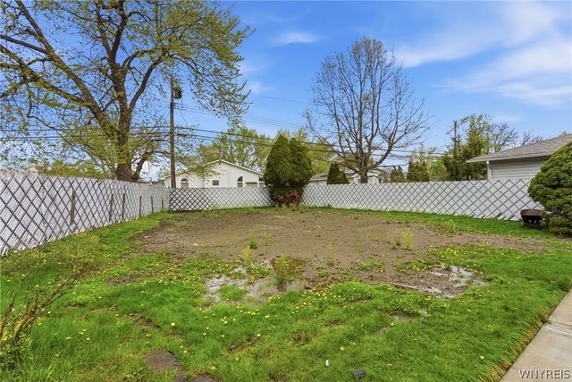 18 Idlewood Drive, Tonawanda, NY 14150