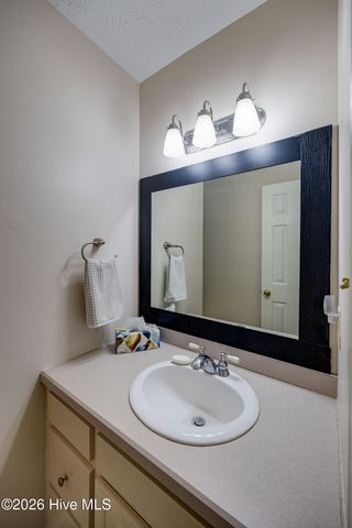 223 Lakemere Drive, New Bern, NC 28562