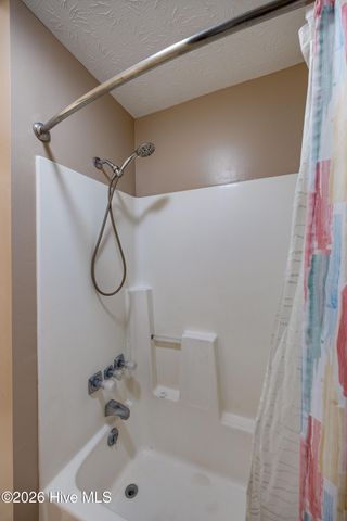 223 Lakemere Drive, New Bern, NC 28562