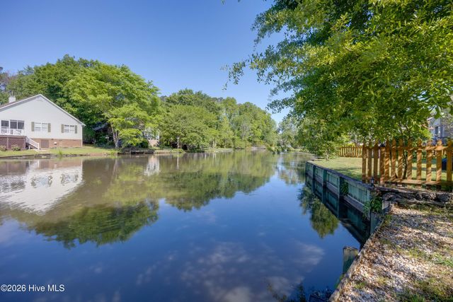 223 Lakemere Drive, New Bern, NC 28562