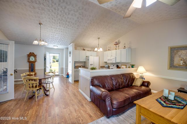 223 Lakemere Drive, New Bern, NC 28562