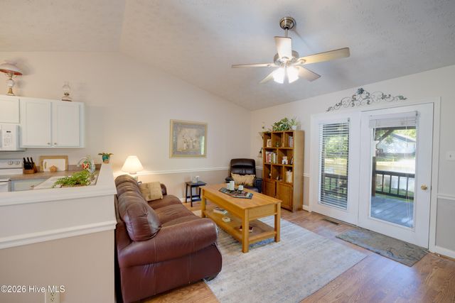 223 Lakemere Drive, New Bern, NC 28562