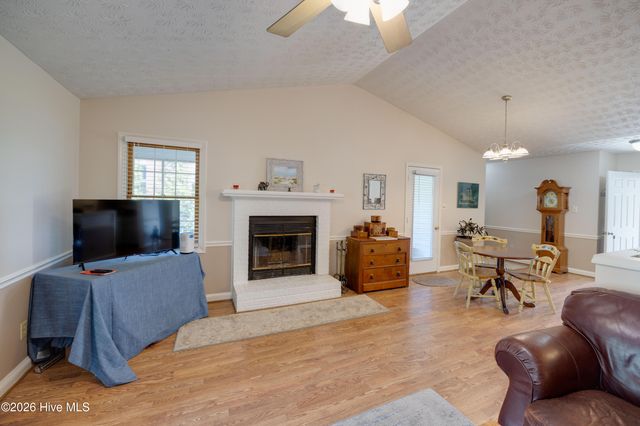 223 Lakemere Drive, New Bern, NC 28562