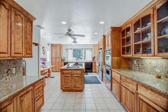 6444 Sylvan Rd, Citrus Heights, CA 95610