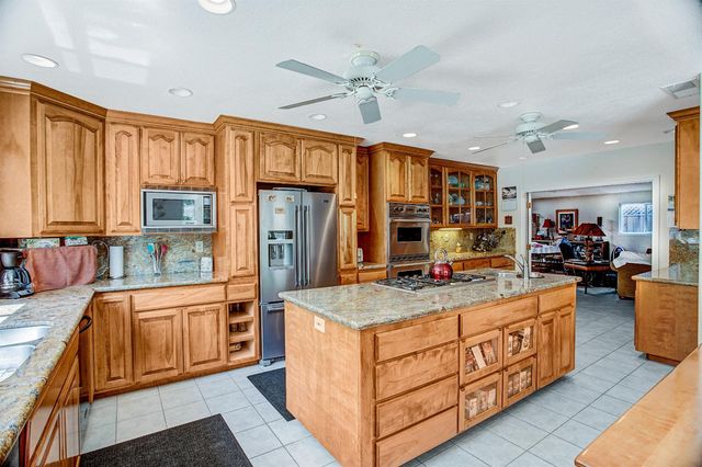 6444 Sylvan Rd, Citrus Heights, CA 95610