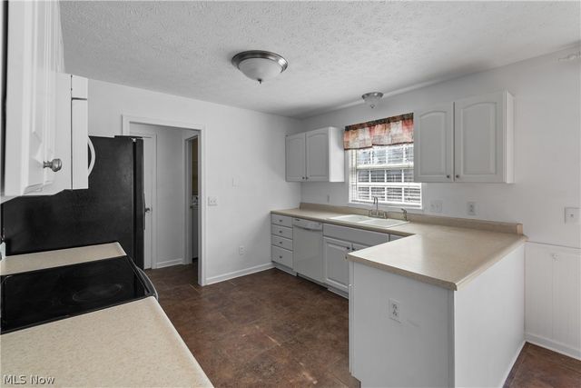 1138 Ledgestone Drive, Wadsworth, OH 44281