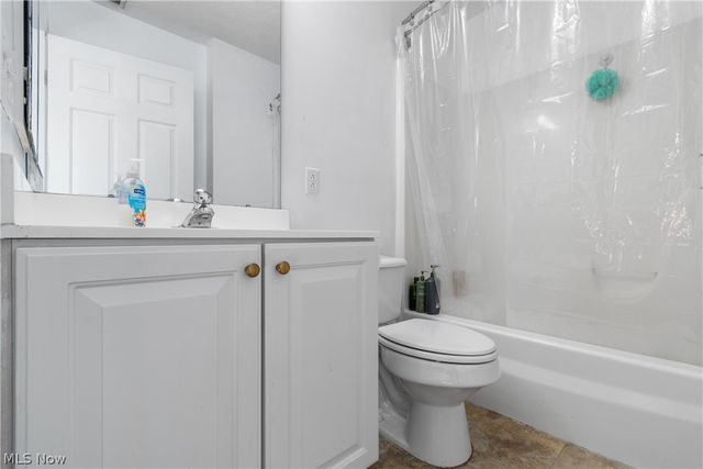 1138 Ledgestone Drive, Wadsworth, OH 44281