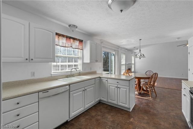 1138 Ledgestone Drive, Wadsworth, OH 44281