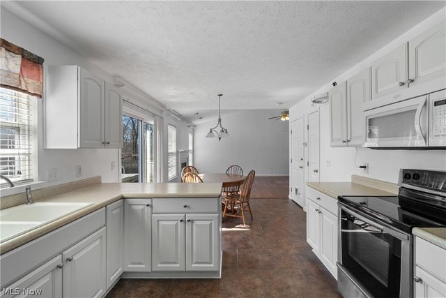 1138 Ledgestone Drive, Wadsworth, OH 44281