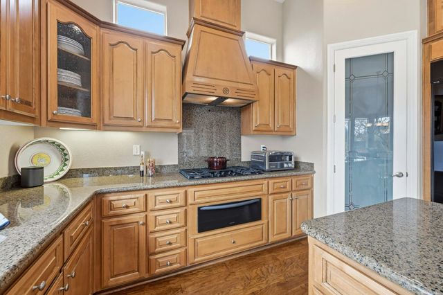 8720 Oakmere Ct, Roseville, CA 95747