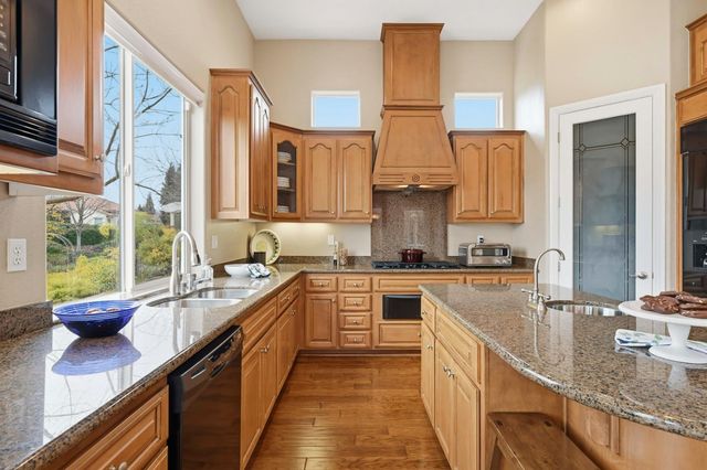 8720 Oakmere Ct, Roseville, CA 95747