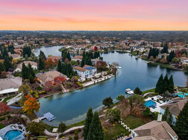 8720 Oakmere Ct, Roseville, CA 95747