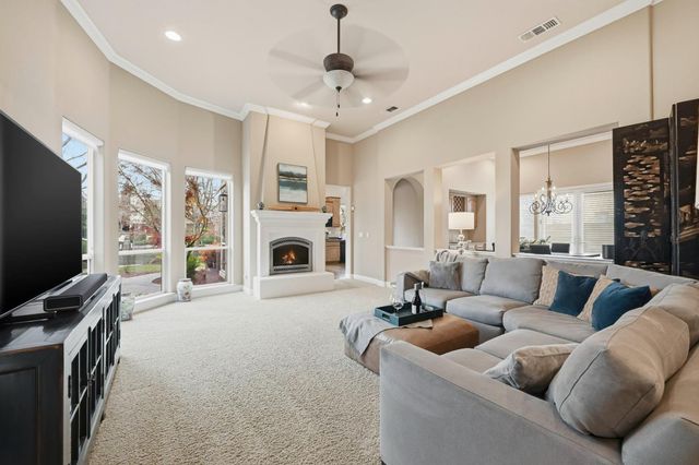 8720 Oakmere Ct, Roseville, CA 95747