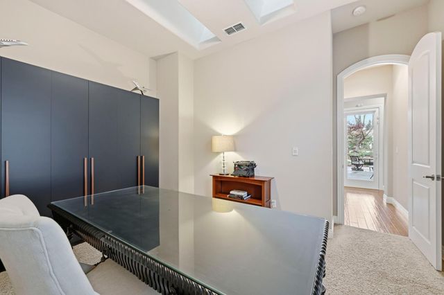 8720 Oakmere Ct, Roseville, CA 95747