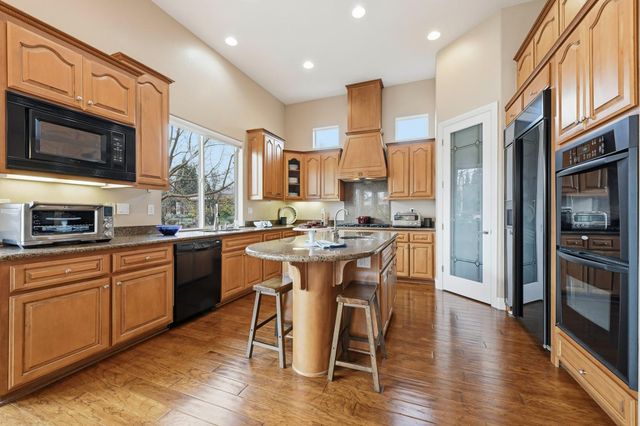 8720 Oakmere Ct, Roseville, CA 95747