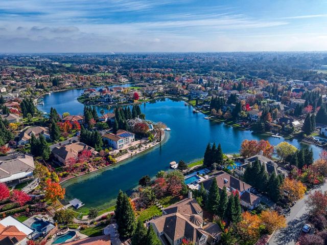 8720 Oakmere Ct, Roseville, CA 95747