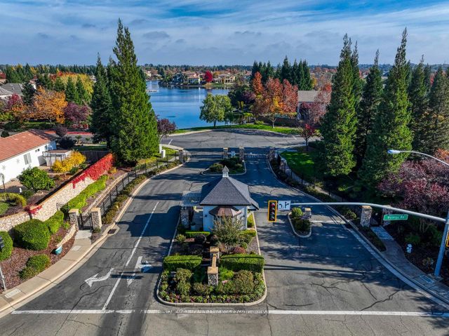 8720 Oakmere Ct, Roseville, CA 95747