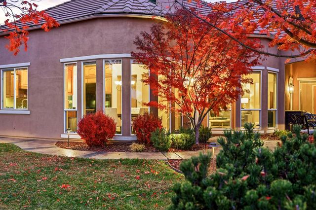 8720 Oakmere Ct, Roseville, CA 95747