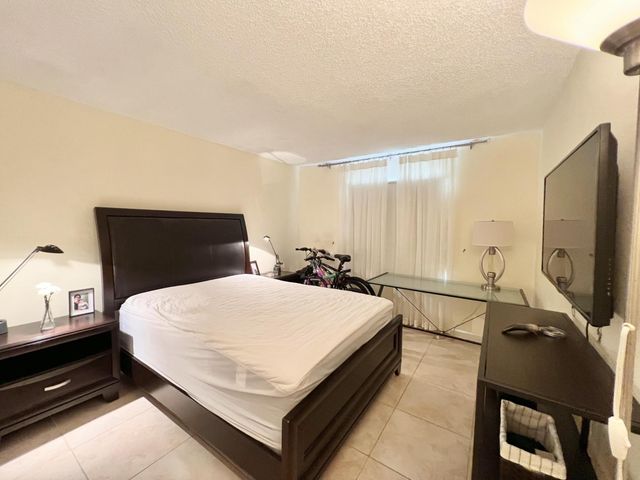 6421 BAY CLUB Drive 3, Fort Lauderdale, FL 33308