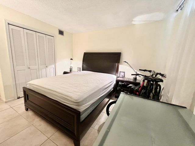 6421 BAY CLUB Drive 3, Fort Lauderdale, FL 33308