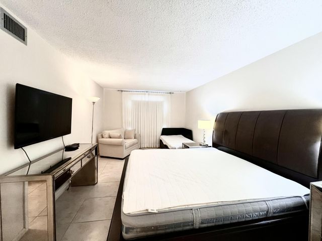 6421 BAY CLUB Drive 3, Fort Lauderdale, FL 33308