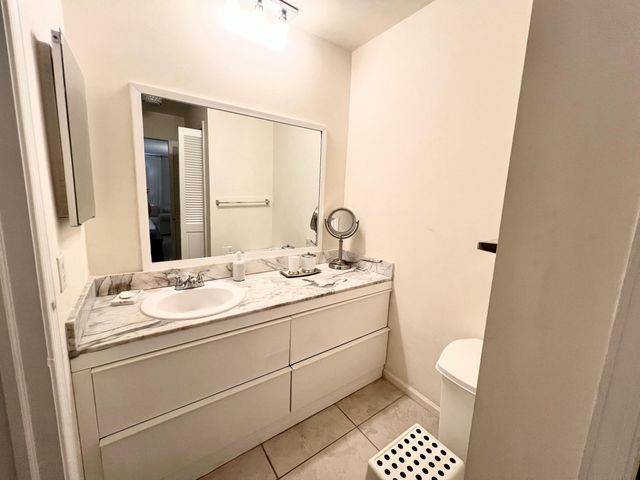 6421 BAY CLUB Drive 3, Fort Lauderdale, FL 33308