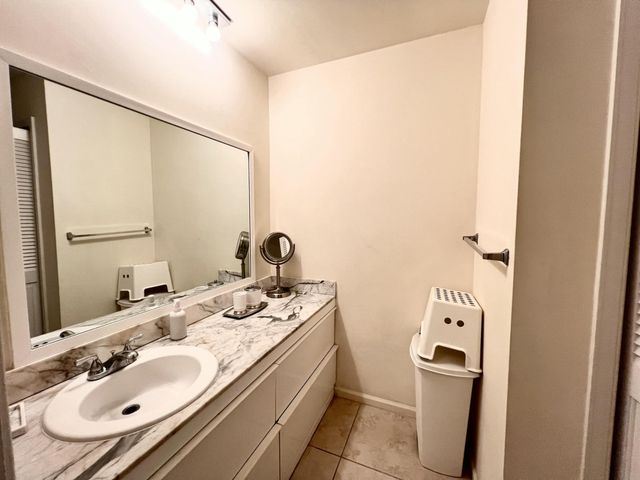 6421 BAY CLUB Drive 3, Fort Lauderdale, FL 33308