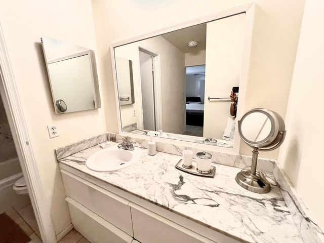 6421 BAY CLUB Drive 3, Fort Lauderdale, FL 33308