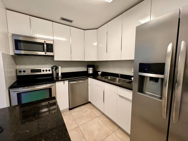 6421 BAY CLUB Drive 3, Fort Lauderdale, FL 33308