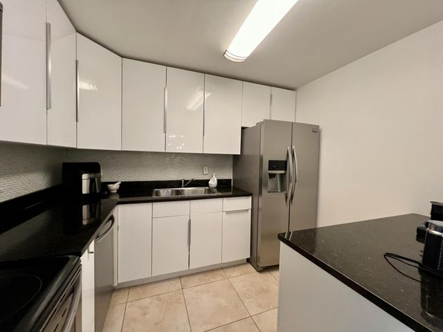 6421 BAY CLUB Drive 3, Fort Lauderdale, FL 33308
