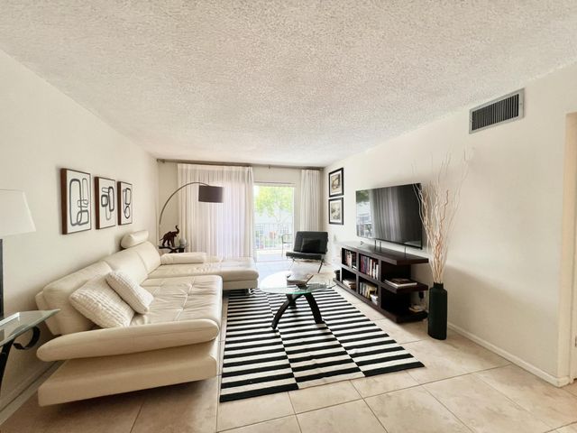 6421 BAY CLUB Drive 3, Fort Lauderdale, FL 33308