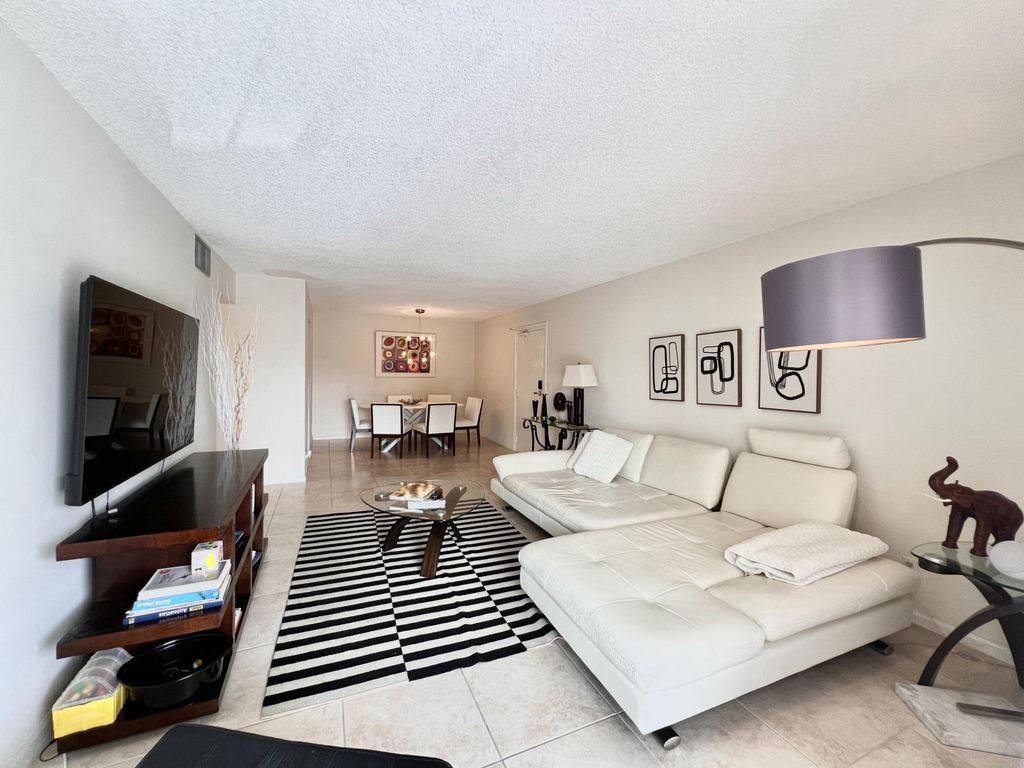 6421 BAY CLUB Drive 3, Fort Lauderdale, FL 33308