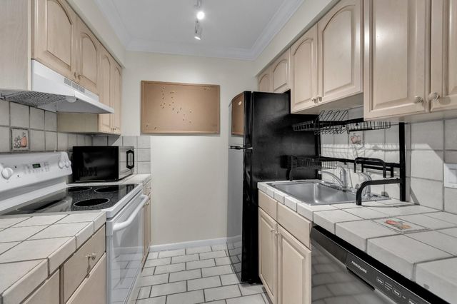 27 Crossings Circle E, Boynton Beach, FL 33435