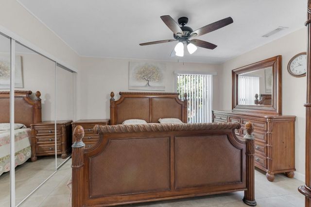 27 Crossings Circle E, Boynton Beach, FL 33435