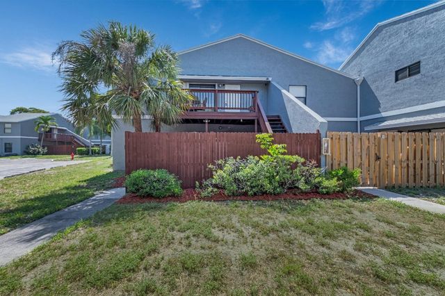 27 Crossings Circle E, Boynton Beach, FL 33435