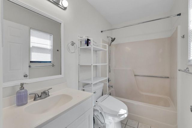 27 Crossings Circle E, Boynton Beach, FL 33435