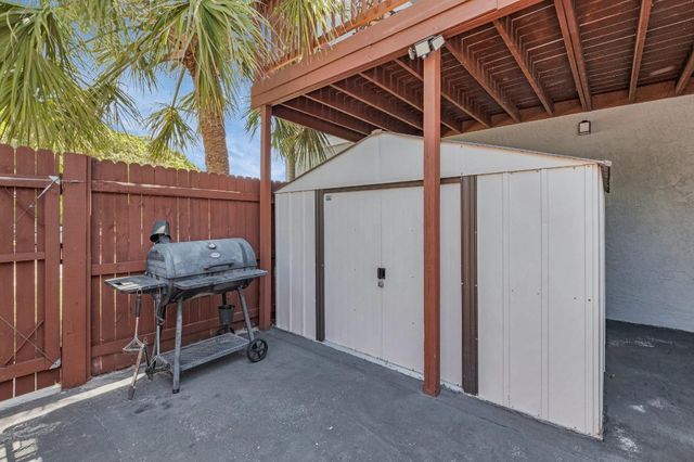 27 Crossings Circle E, Boynton Beach, FL 33435