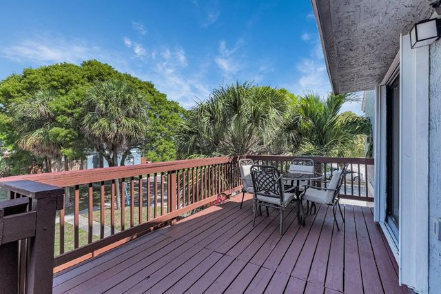 27 Crossings Circle E, Boynton Beach, FL 33435