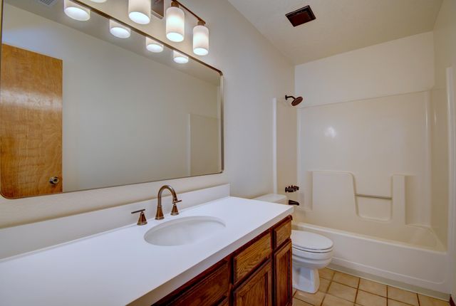 5712 Jessica Court NW, Albuquerque, NM 87120